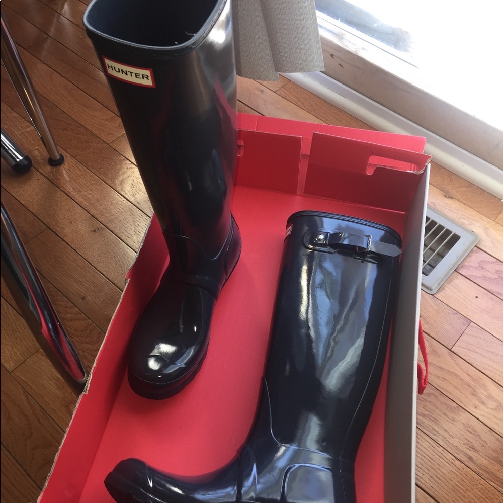 Brand new . Can fit women sizes 8-9